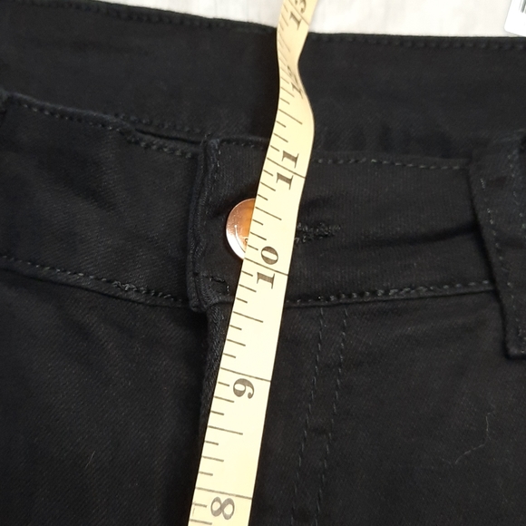 Whigh-waisted black  ripped skinny denim pant - Picture 4 of 16